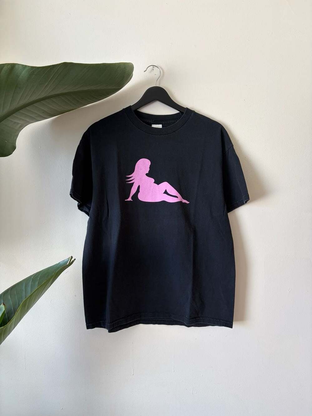 Vintage Tennessee River Black T-Shirt with Pink Pinup fat girl Silhouette Graphi